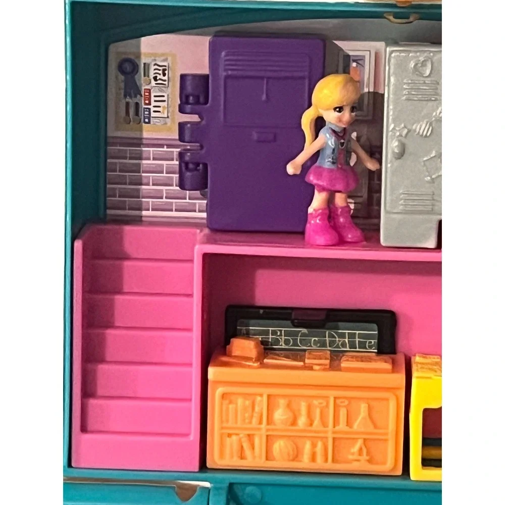 Polly Pocket Mini Middle School compact playset Includes one Polly